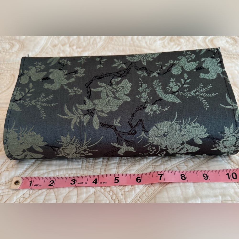 Chinoiserie dark green satin clutch bag NWOT - Picture 4 of 5